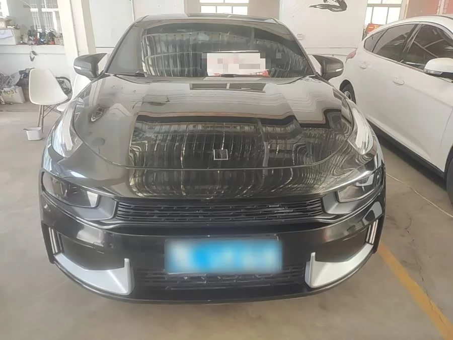 Lynk & Co 03