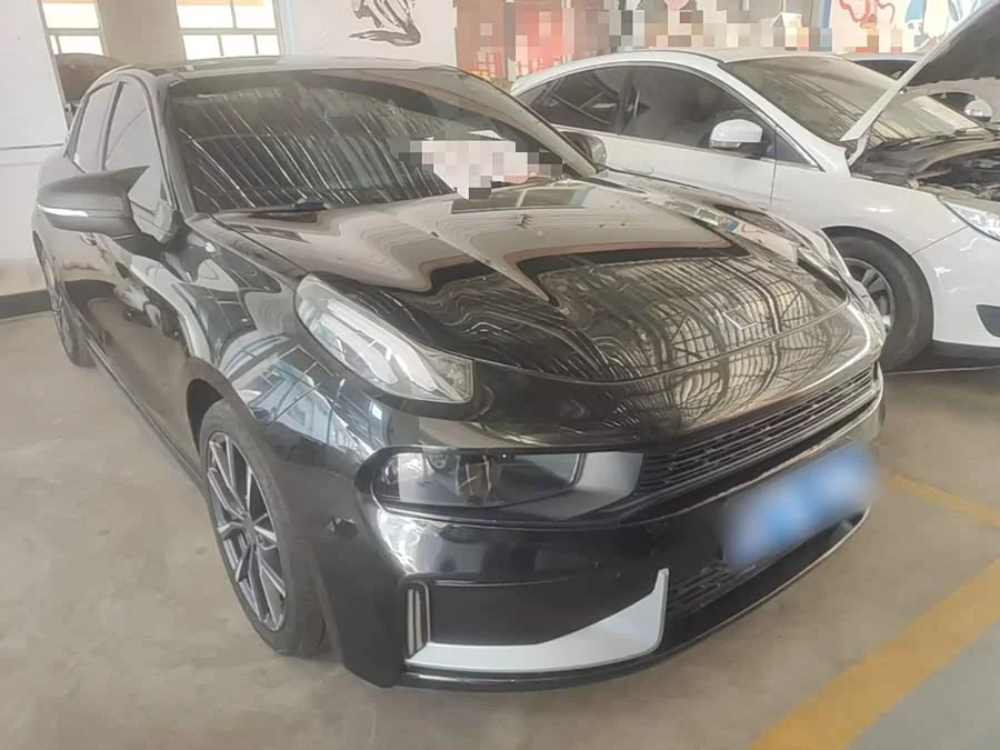 Lynk & Co 03