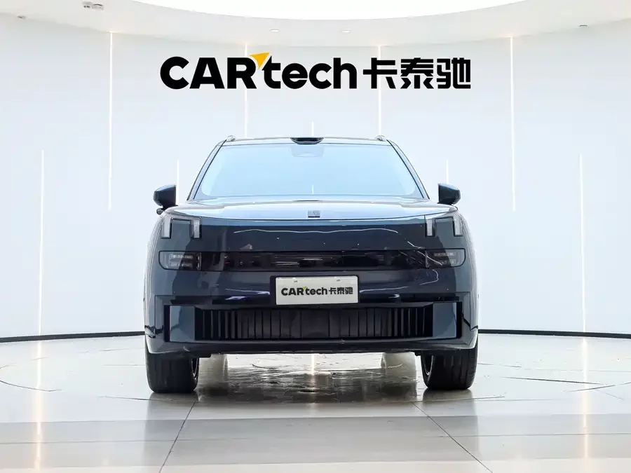 Lynk & Co 900