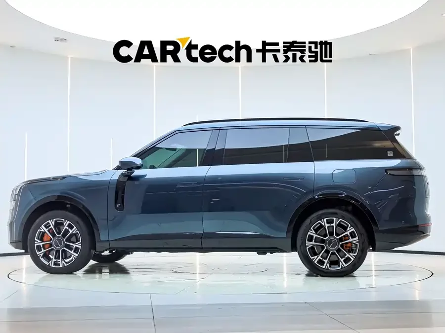 Lynk & Co 900