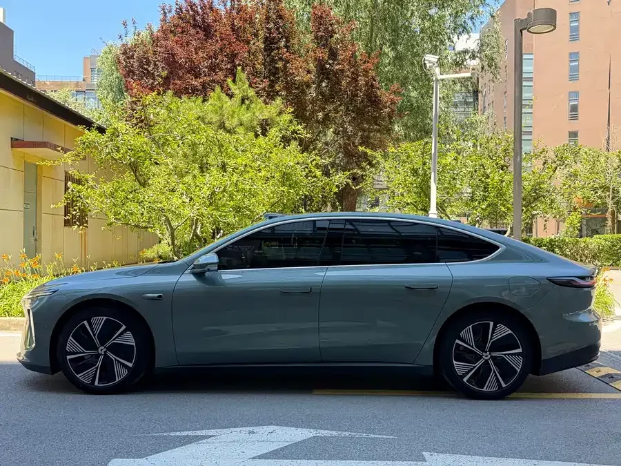 NIO ET7