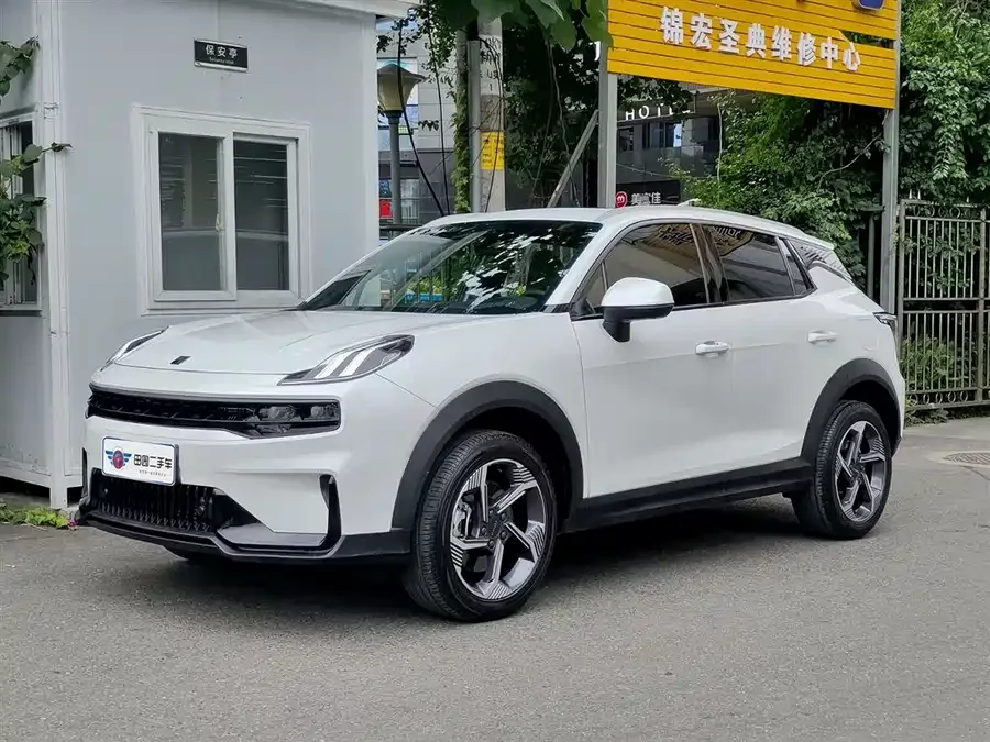 Lynk & Co 06
