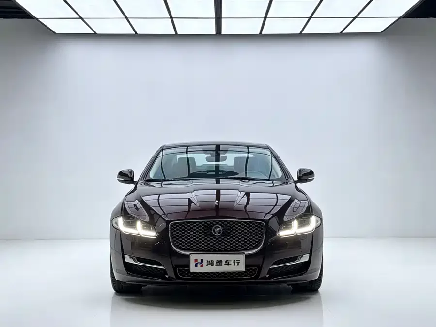 Jaguar XJ