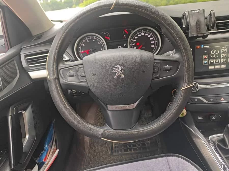 Peugeot 408