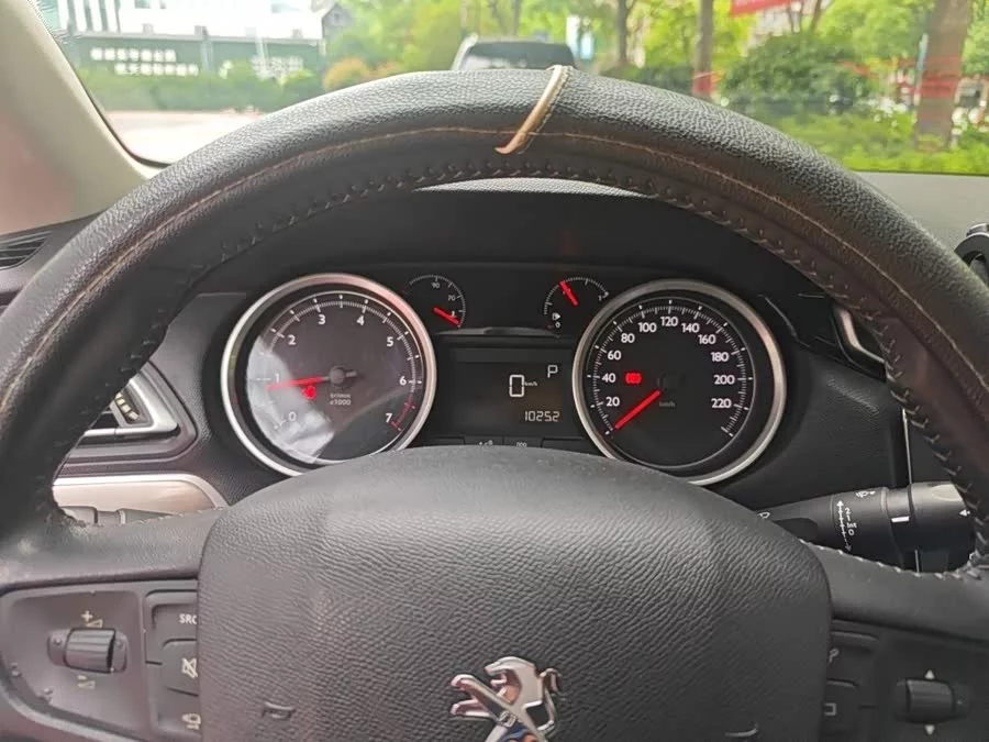 Peugeot 408