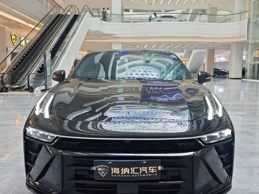 Lynk & Co 03