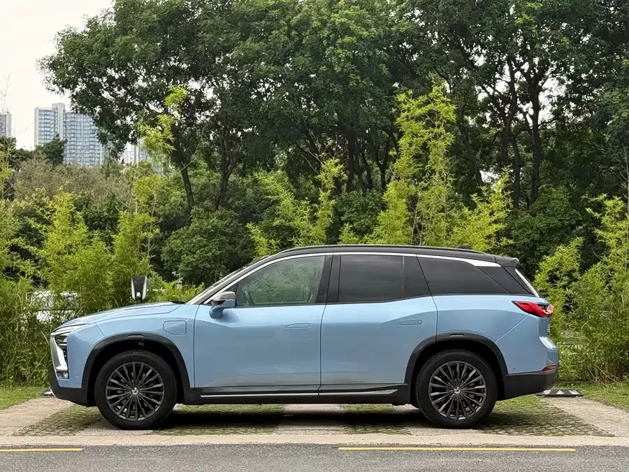 NIO ES8