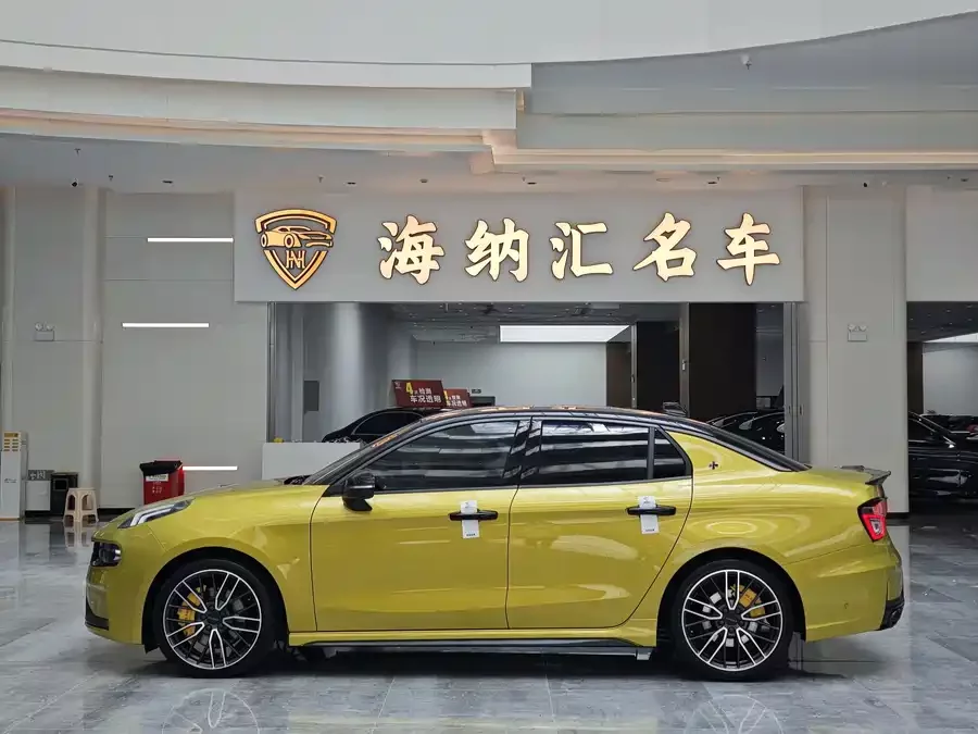 Lynk & Co 03