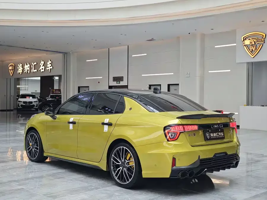 Lynk & Co 03