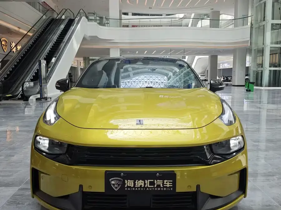Lynk & Co 03