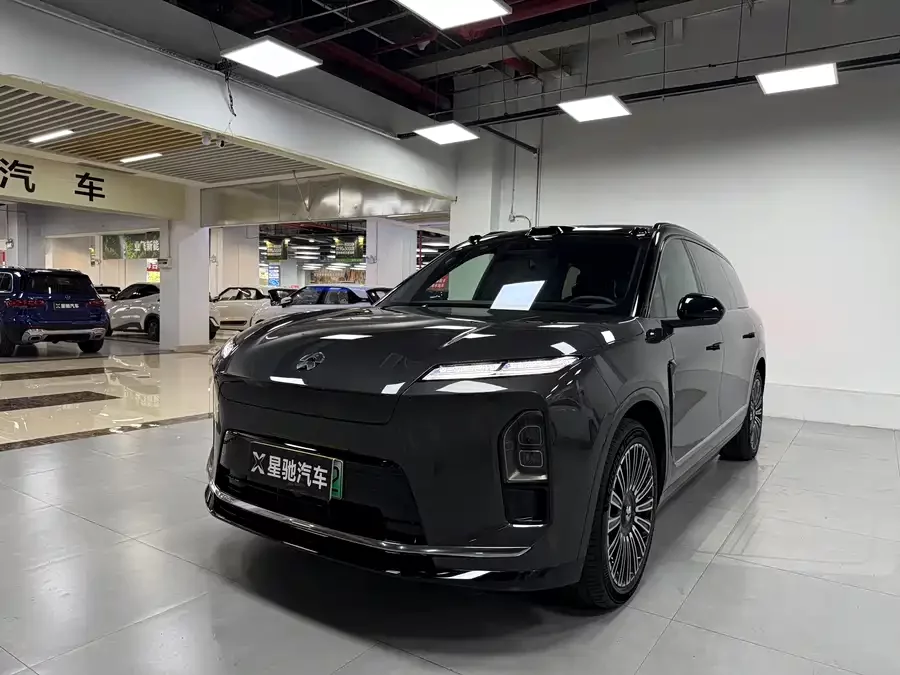 NIO ES8