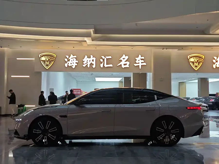 Lynk & Co 10
