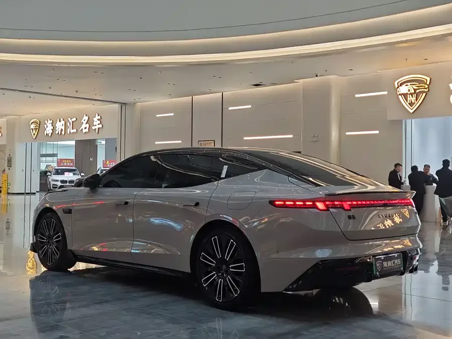 Lynk & Co 10