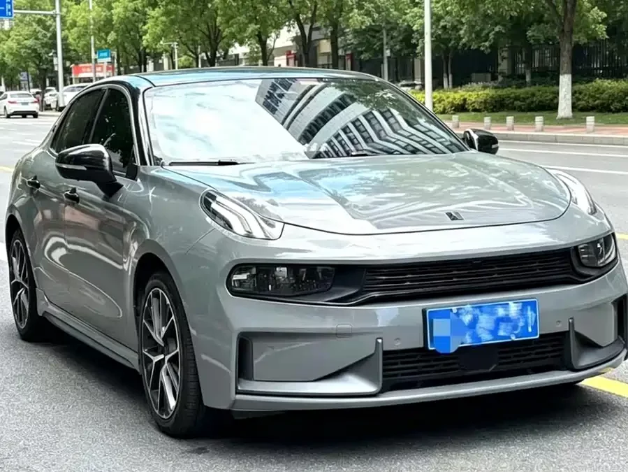 Lynk & Co 03