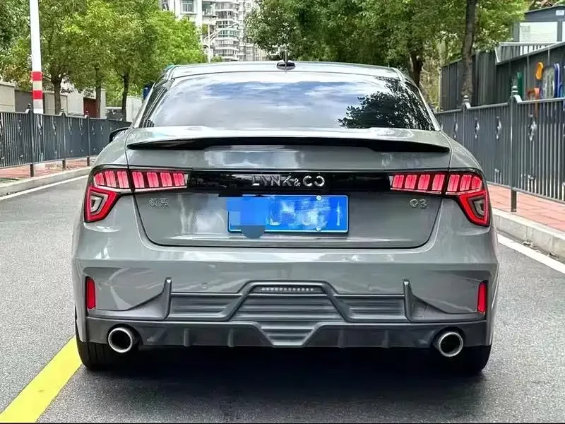 Lynk & Co 03
