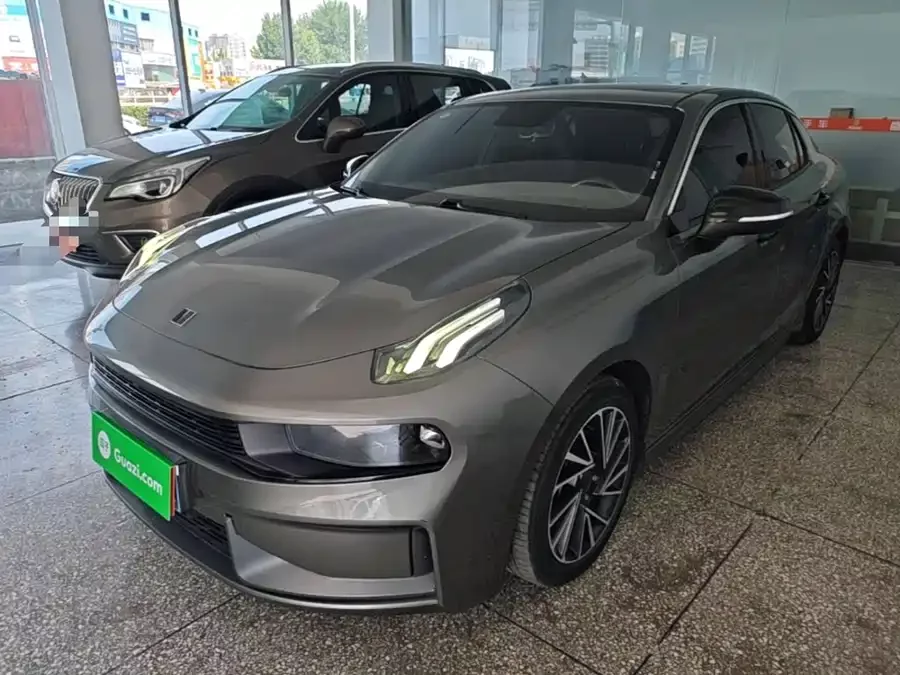 Lynk & Co 03