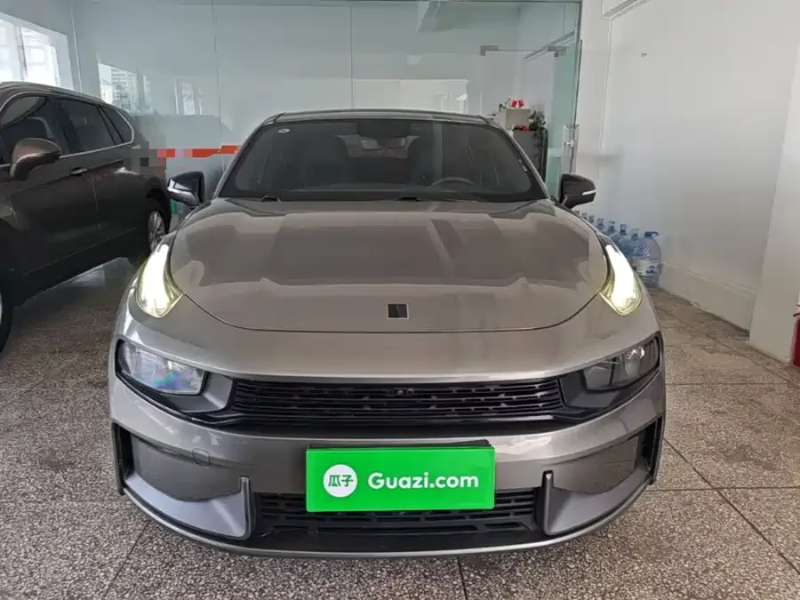 Lynk & Co 03
