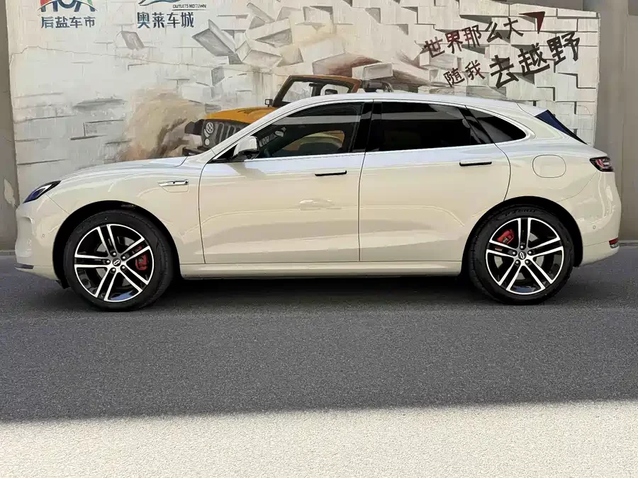AITO Wenjie M5