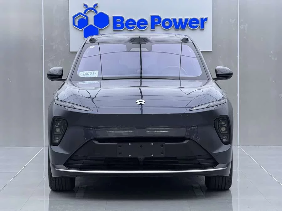 NIO ES8