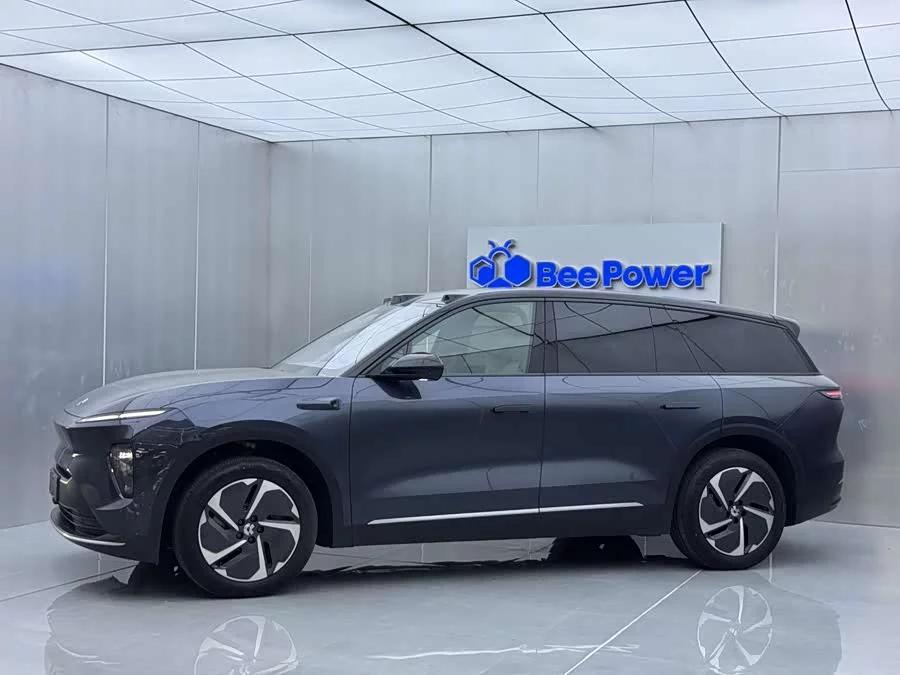 NIO ES8