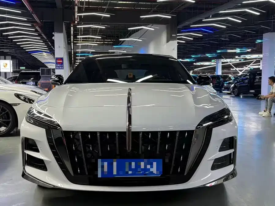 Hongqi H6