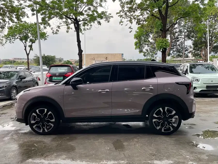 Lynk & Co 06