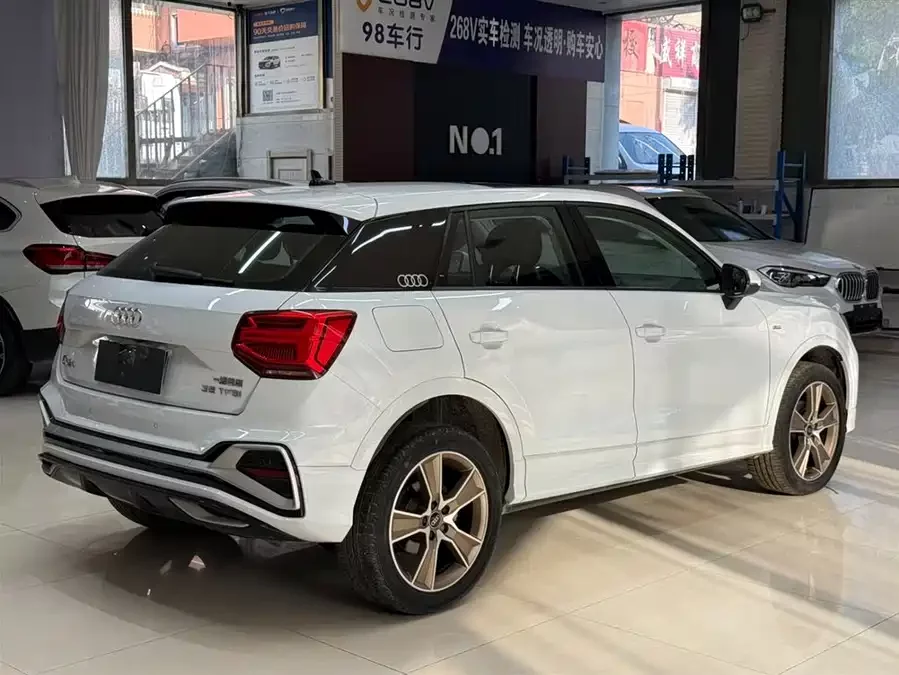 Audi Q2L