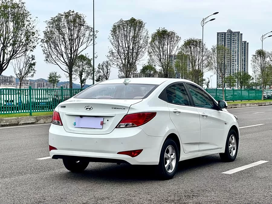 Hyundai Rena