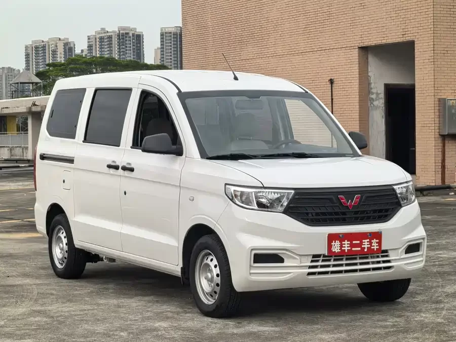Wuling Hongguang V