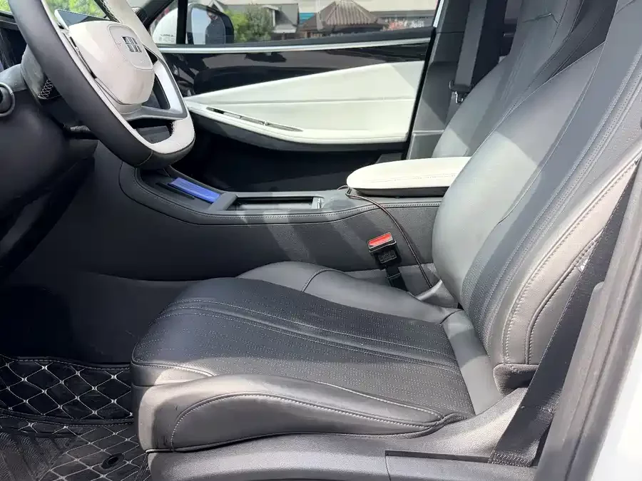 Geely Galaxy L7