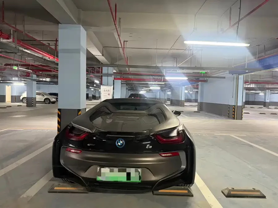 BMW i8