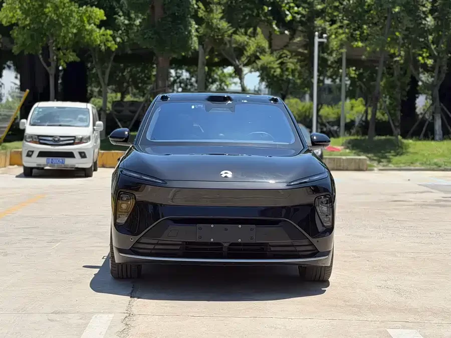 NIO ES8