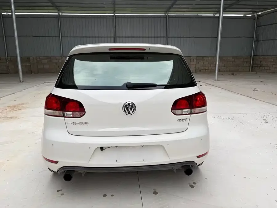 Volkswagen Golf GTI