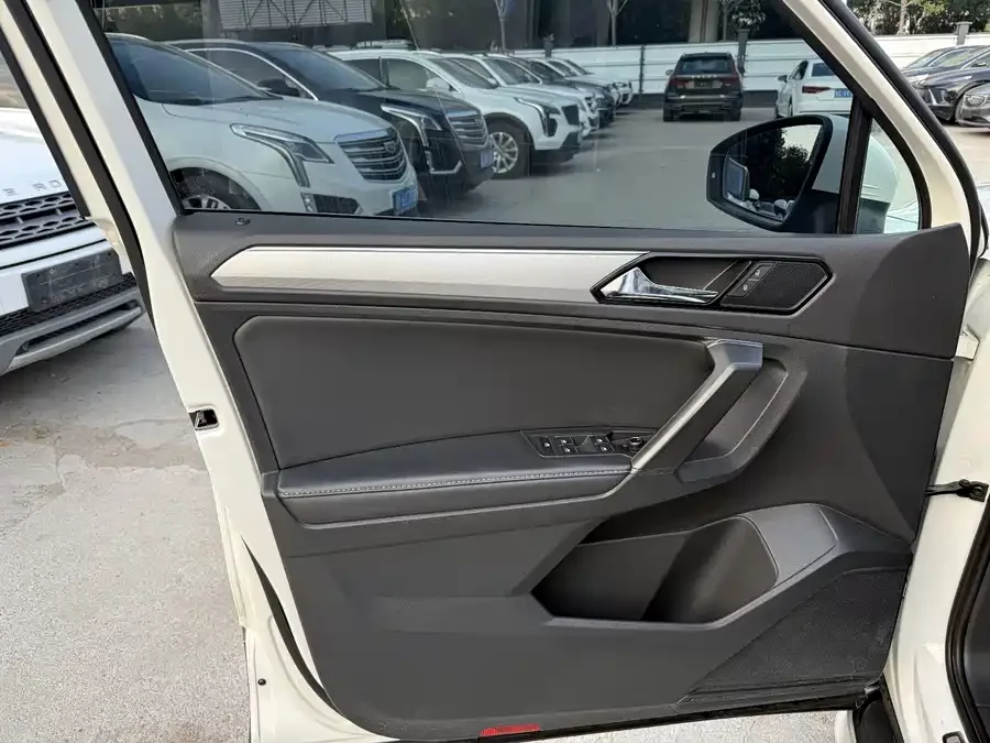 Volkswagen Tiguan L