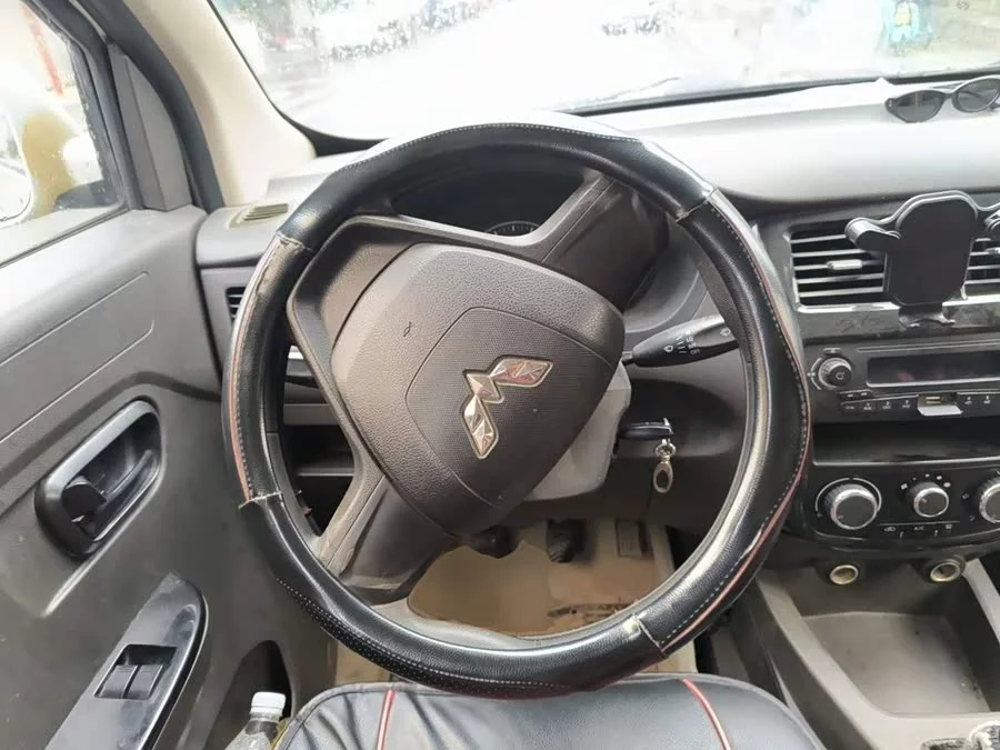 Wuling Rongguang V