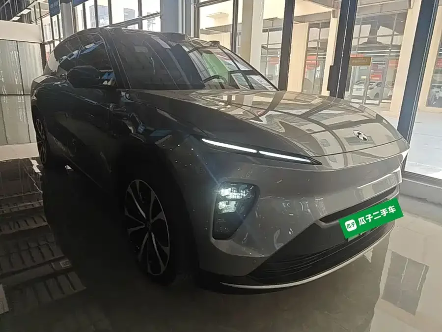 NIO ES8