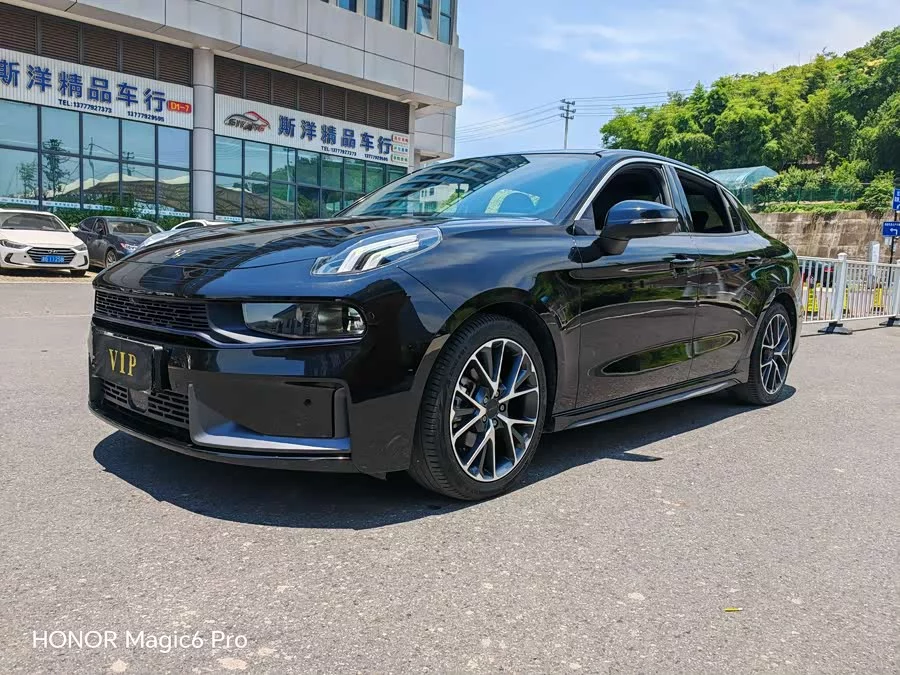 Lynk & Co 03