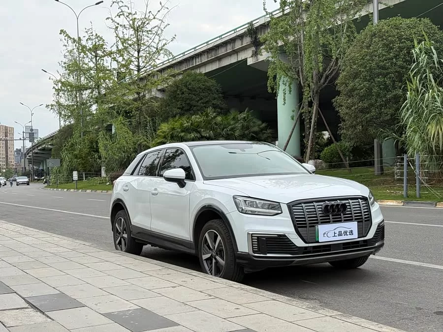 Audi Q2L e-tron