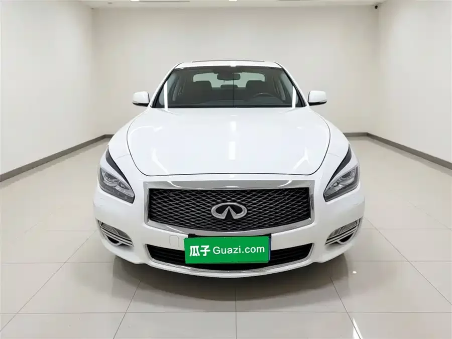 Infiniti Q70