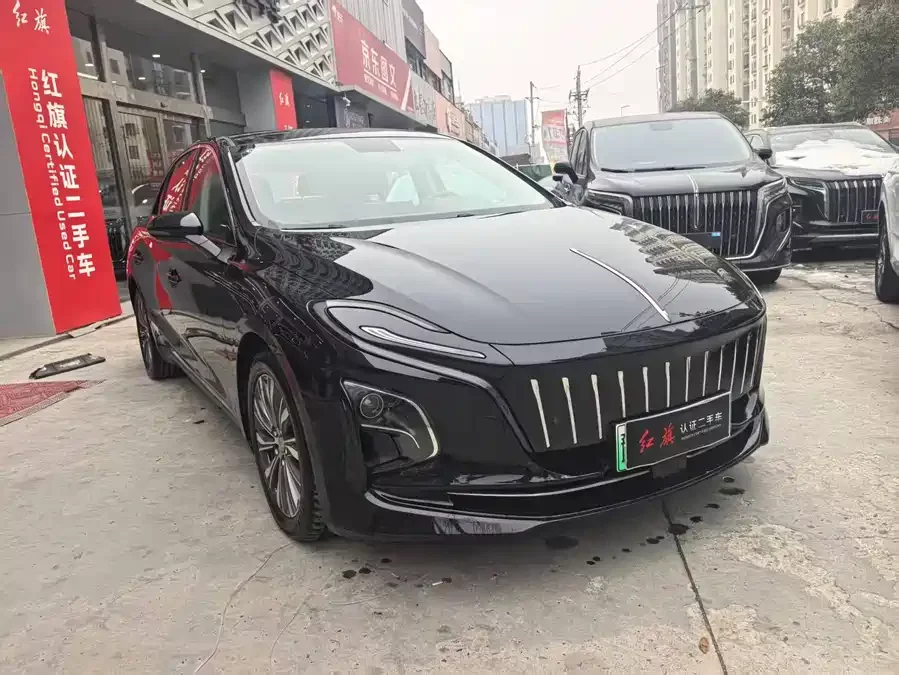 Hongqi E-QM5