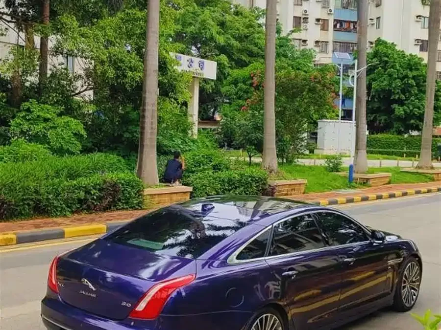 Jaguar XJ