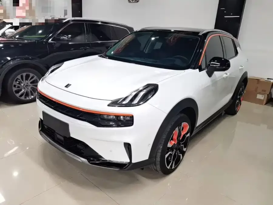 Lynk & Co 06