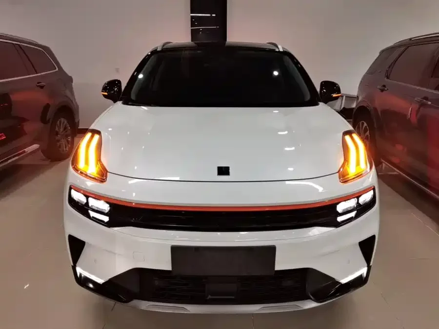 Lynk & Co 06