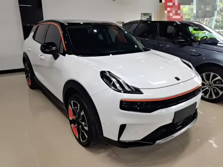 Lynk & Co 06