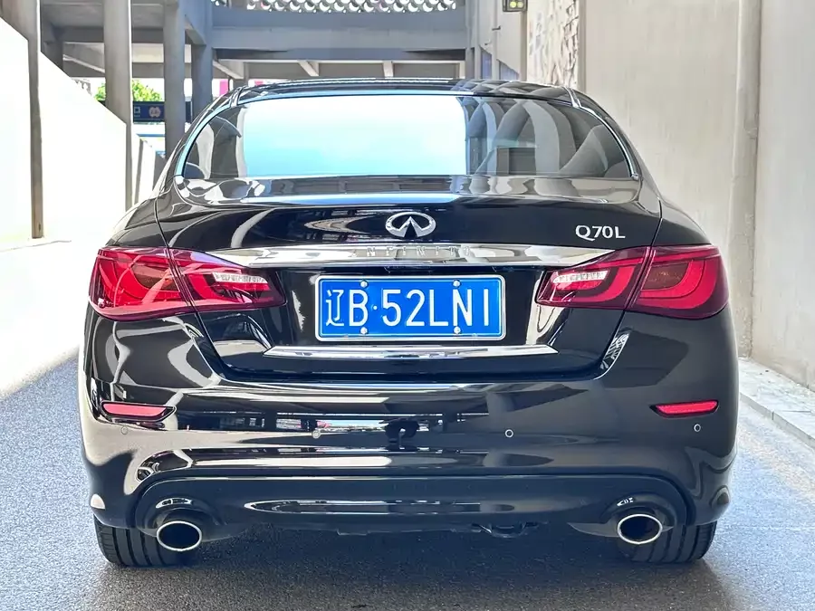 Infiniti Q70