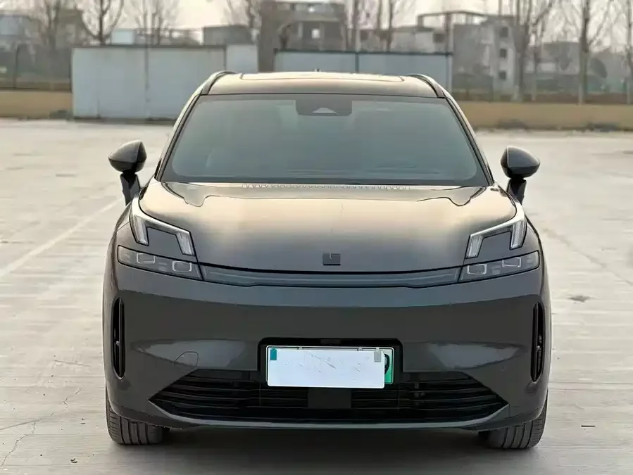 Lynk & Co 08 EM-P