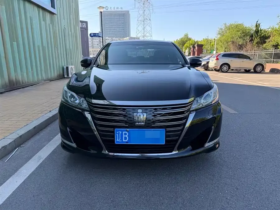 Toyota crown
