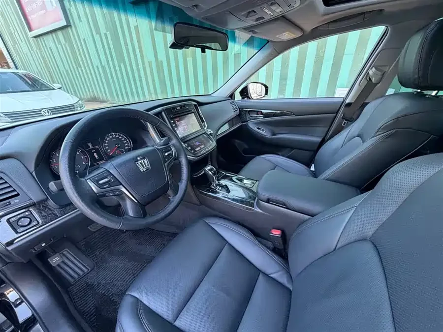 Toyota crown