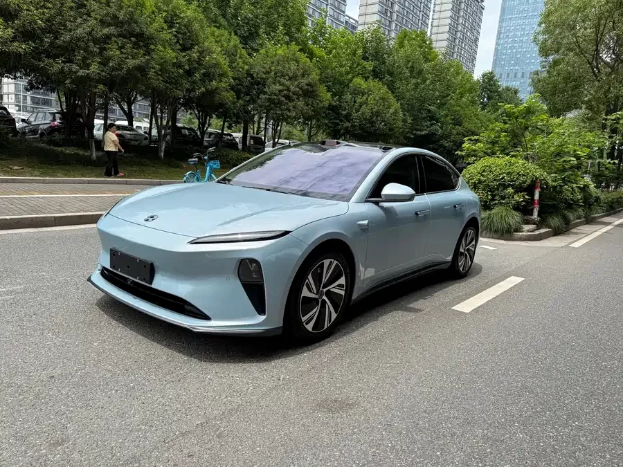 NIO ET5