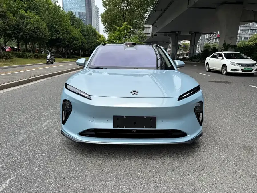 NIO ET5